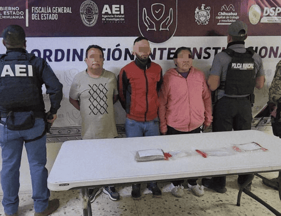 tres personas detenidas