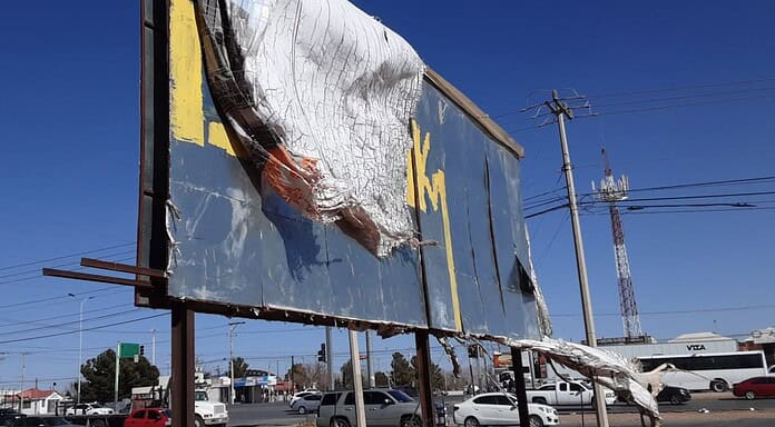 Se acerca temporada de fuertes vientos; Municipio exhorta verificar tus anuncios publicitarios