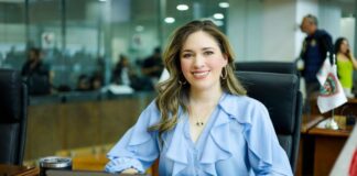 Condena Alma Portillo dispendio de políticos en bardas y espectaculares