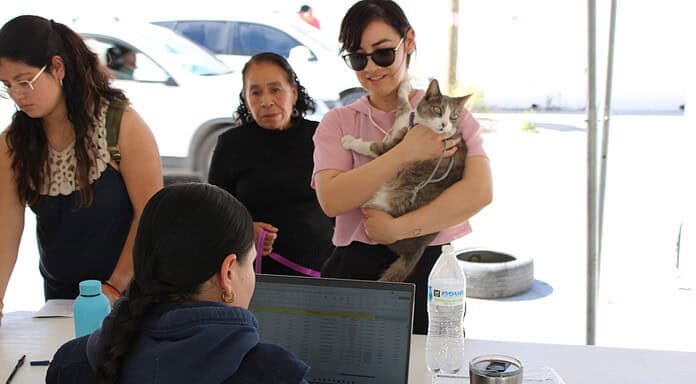 Aprovechan servicios gratuitos del Municipio para mascotas en Jardines del Sol