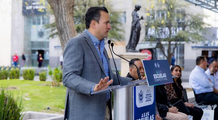 Entrega Marco Bonilla cheques del Programa Escuelas Competitivas para mejorar instituciones
