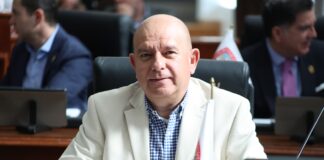 Impulsa Cuauhtémoc Estrada electrificación, agua y apoyo alimentario en Tomochi