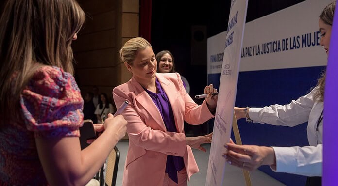 Maru Campos encabeza firma del Convenio para la paz y la justicia de las mujeres