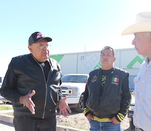 Gestiona Arturo Zubia techumbre para la Plaza Jorge Mora López en Camargo