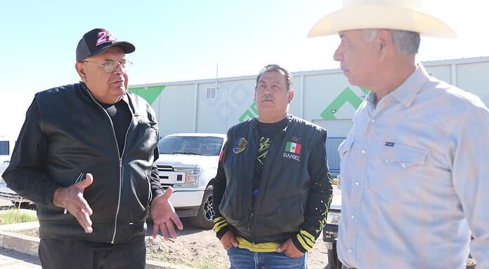 Gestiona Arturo Zubia techumbre para la Plaza Jorge Mora López en Camargo