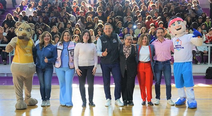 Entrega Marco Bonilla mejoras de espacios de estudio y deporte para estudiantes de la Secundaria Benito Juárez
