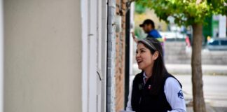 Nancy ‘La China’ Frías recorre las colonias Rodolfo Fierro y Dumas para escuchar y atender a las familias