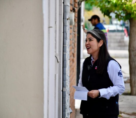 Nancy ‘La China’ Frías recorre las colonias Rodolfo Fierro y Dumas para escuchar y atender a las familias