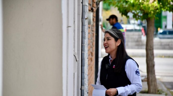 Nancy ‘La China’ Frías recorre las colonias Rodolfo Fierro y Dumas para escuchar y atender a las familias
