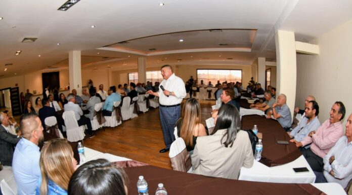 Expone César Jáuregui avances en procuración de justicia y seguridad ante constructores
