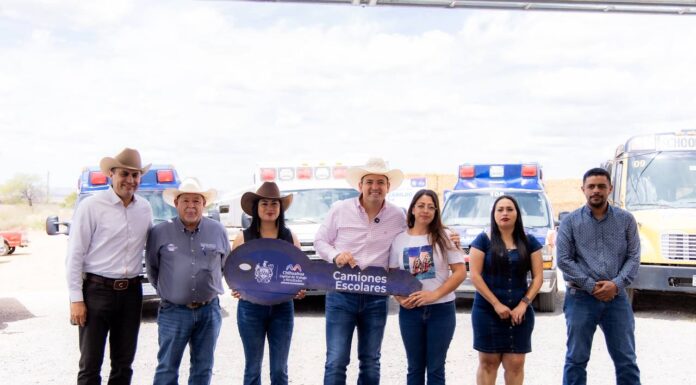 Entrega alcalde Marco Bonilla cuatro camiones escolares y tres ambulancias para atender la zona rural del municipio