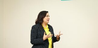 Dialoga diputada Joss Vega con estudiantes universitarios sobre quehacer legislativo