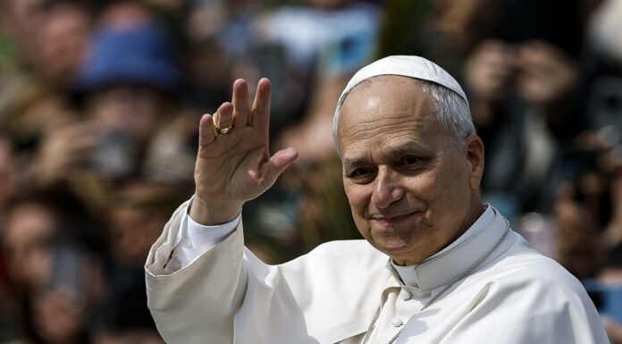 León XIV portará la cruz en su primer viacrucis de Viernes Santo en el Coliseo