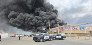 Participaron 230 elementos para controlar incendio en recicladora