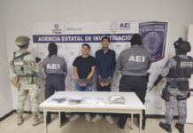 Detiene AEI a tres personas durante cateo; les aseguran armas de fuego y drogas