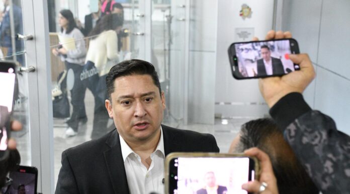 Hoy una gobernadora enfrenta una persecución por decir la verdad: Alfredo Chávez