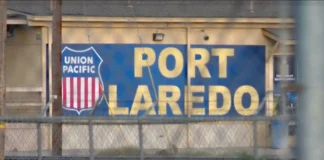 Hallan a tres mexicanos entre migrantes muertos en tren de carga en Laredo