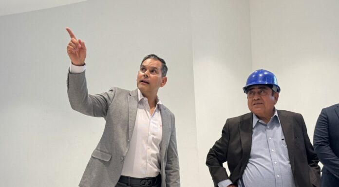 Recibe Gilberto Loya a la FGE en la Torre Centinela; refuerzan colaboración en Juárez