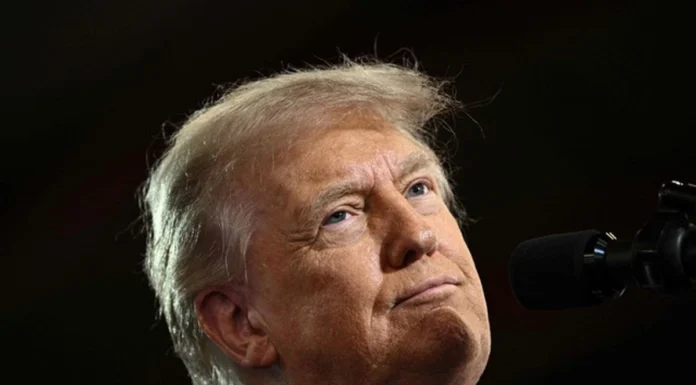 Examen médico de Trump reaviva debate sobre su salud mental; se le ha visto divagando