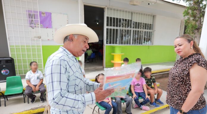 Diputado Arturo Zubía continúa llevando útiles escolares a preescolares de Camargo