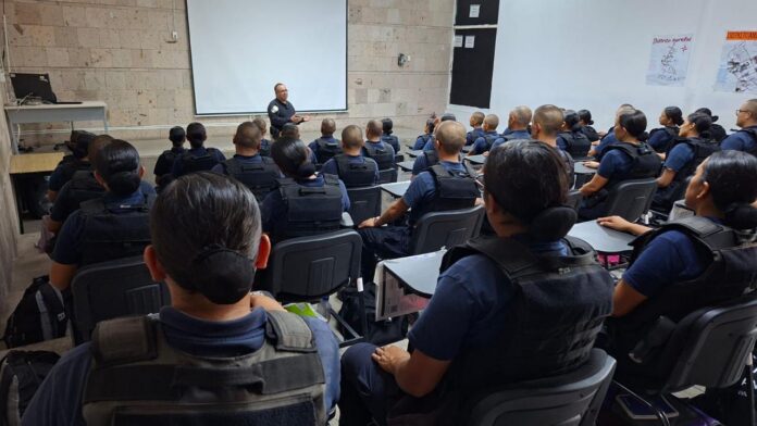 fortalece bomberos y polis