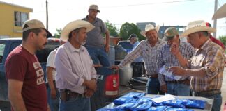 Arturo Zubía fortalece la prevención del Gusano Barrenador con productores lecheros de Camargo
