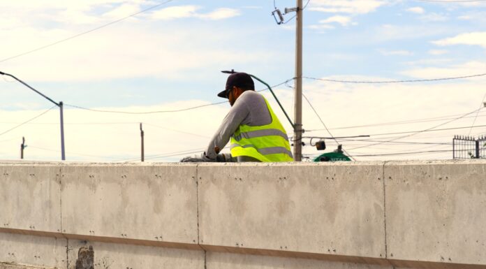 Continúa Municipio construcción de puente en Nogales e Industrias; va al 80% de avance