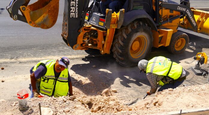 Avanza Municipio en últimos detalles del puente de carretera Aldama y avenida Fuerza Aérea