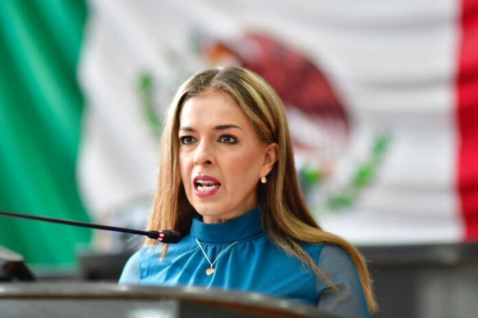 xochitl cierra espacios