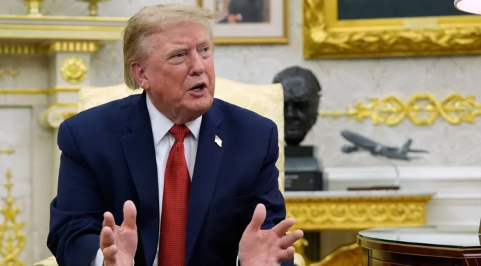 Trump anuncia suspensión de tres días de aranceles de 50% a Canadá tras llegar a un acuerdo