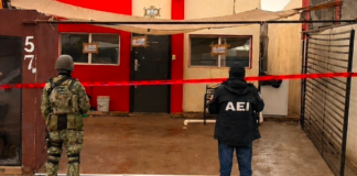 Realiza FDZO dos cateos; detienen a mujer y aseguran droga y celulares