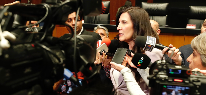 Kenia López pide a diputados del PRI y Morena civilidad política