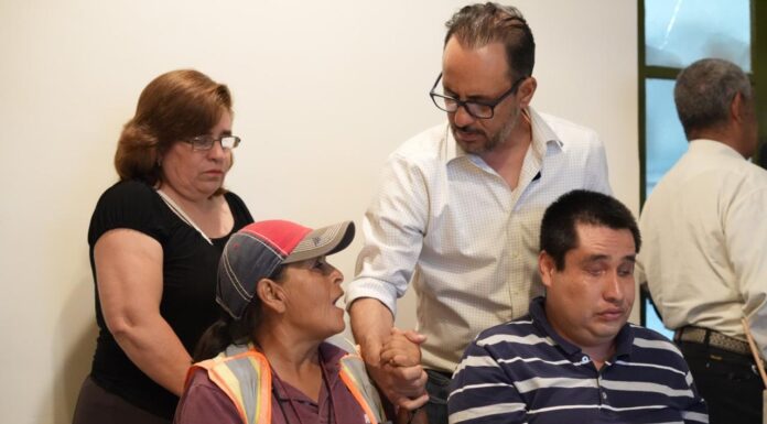 Se reúne Jorge Soto con personas con discapacidad visual