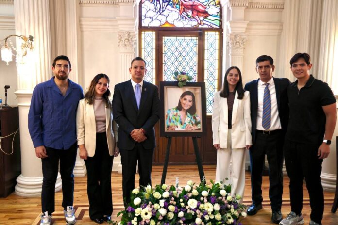 ulate homenaje