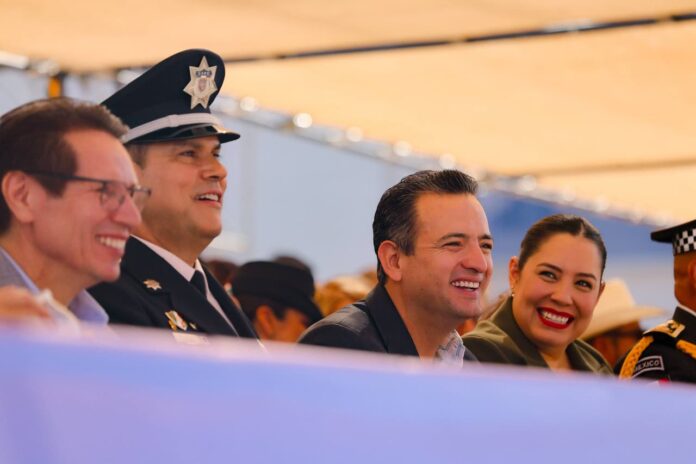 asiste desfile