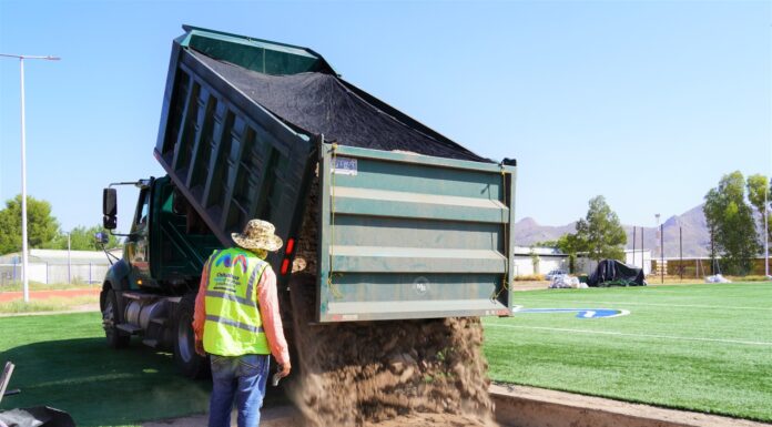 Trabaja Municipio en últimos detalles de rehabilitación de cancha de futbol en el Instituto Tecnológico de Chihuahua