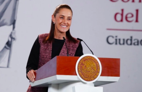 claudia 1 sonrisa