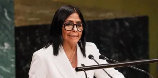 Delcy Rodríguez dice ante la ONU que habrá una transición hacia “una democracia plena”