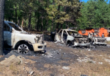 Indaga FDZO en torno al incendio de dos fincas y nueve vehículos en Madera