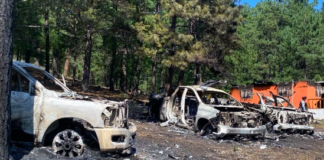 Indaga FDZO en torno al incendio de dos fincas y nueve vehículos en Madera