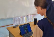 Policía Municipal crea simulador para enseñar a estudiantes a pedir ayuda al 9-1-1
