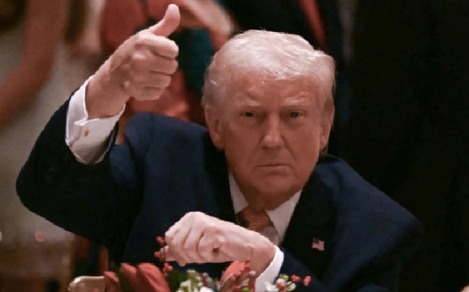 trump dedo ordeno