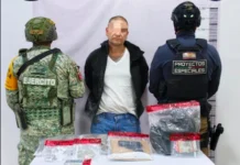 Detienen en local de comida frente al hospital del IMSS a presunto distribuidor de droga