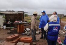 Encabeza Alcalde entrega de hules y despensas a zona sur de Chihuahua