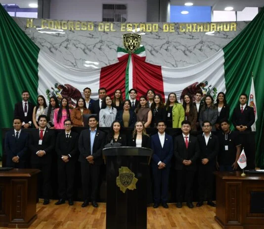 Parlamento Juvenil Chihuahuense 2026, simula sesión legislativa