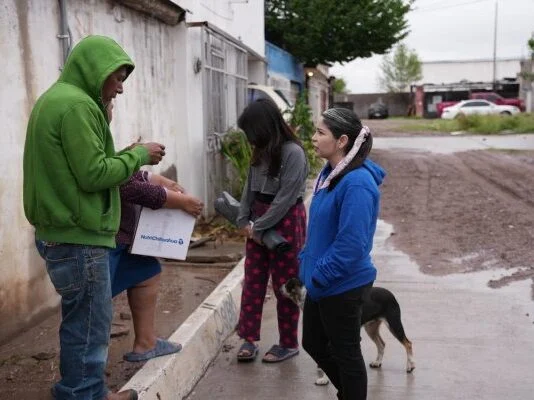 Lleva Nancy “La China” Frías apoyos a familias del Distrito 12 ante lluvias y bajas temperaturas