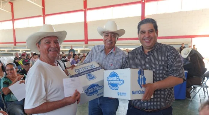 Arturo Zubía acompaña entrega del programa NutriChihuahua en Matamoros