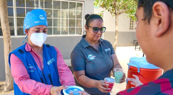 Lleva NutriChihuahua alimento caliente a estudiantes de la Secundaria 3060