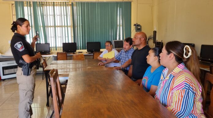 Ofrece equipo D.A.R.E. de la Policía Municipal pláticas para padres que ayudan a fortalecer la seguridad de las familias